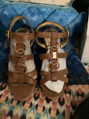 Marc Fisher Brown Leather T-Strap Heeled Sandals with Gold Rings